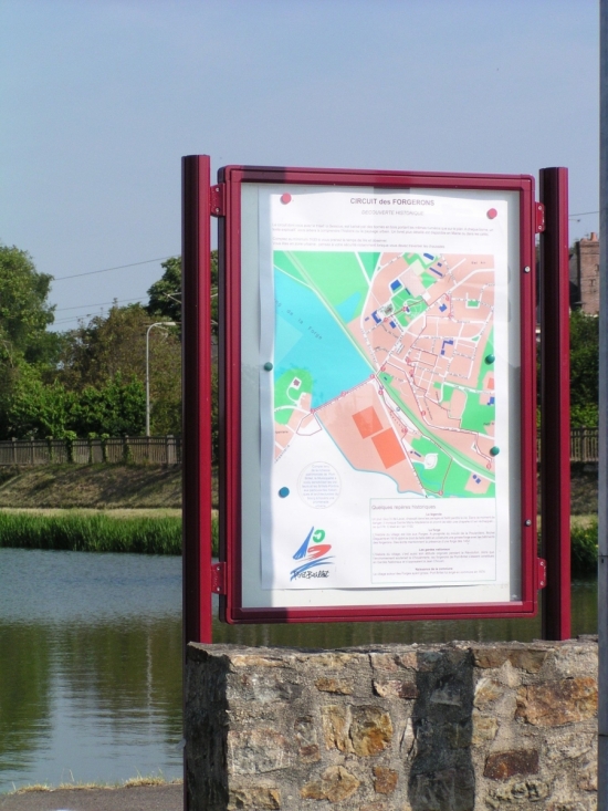 Ce panneau marque le d&eacute;but du circuit