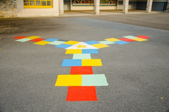 Ecole primaire "Le Chat Perch&eacute;" jeux